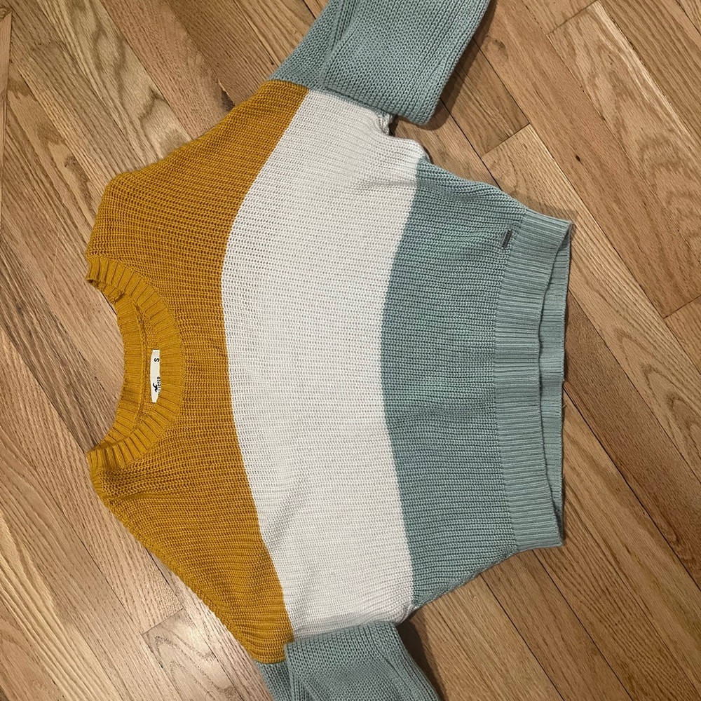 New Without Tags. Three toned Hollister Sweater.